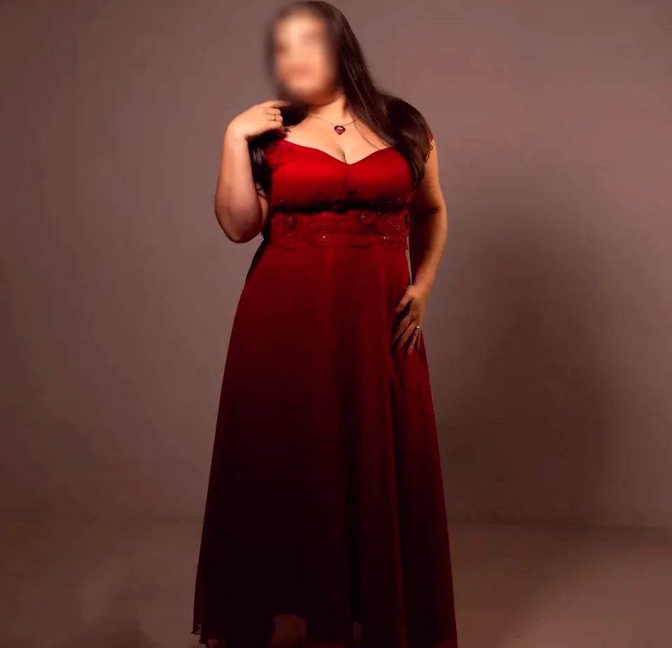 Ewa, 32