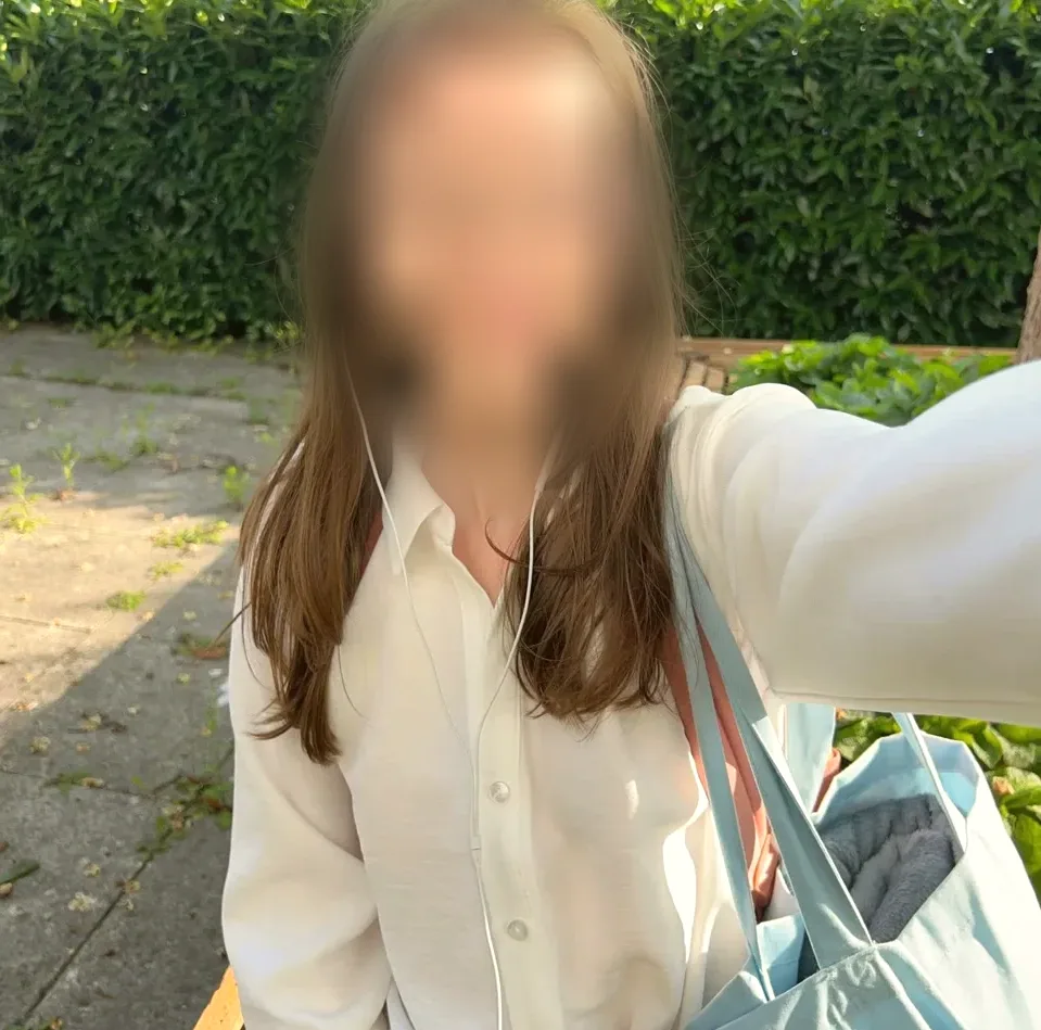 Lucy, 22