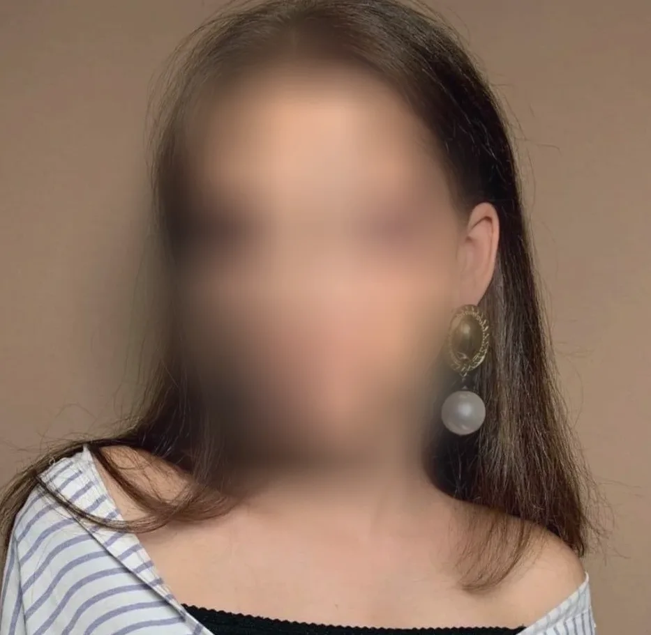 Mia, 21