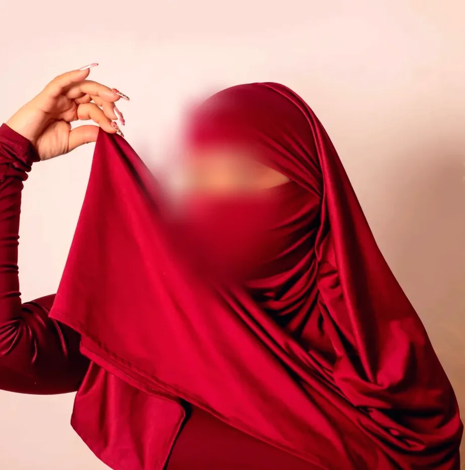 Sadia, 25